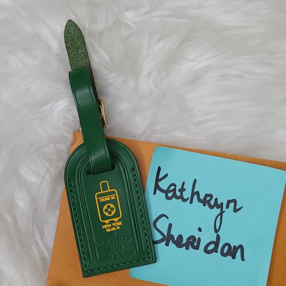 EUC LOUIS VUITTON GREEN SMALL LUGGAGE TAG